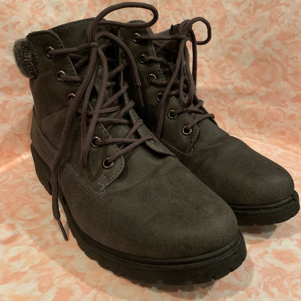 Grey boots